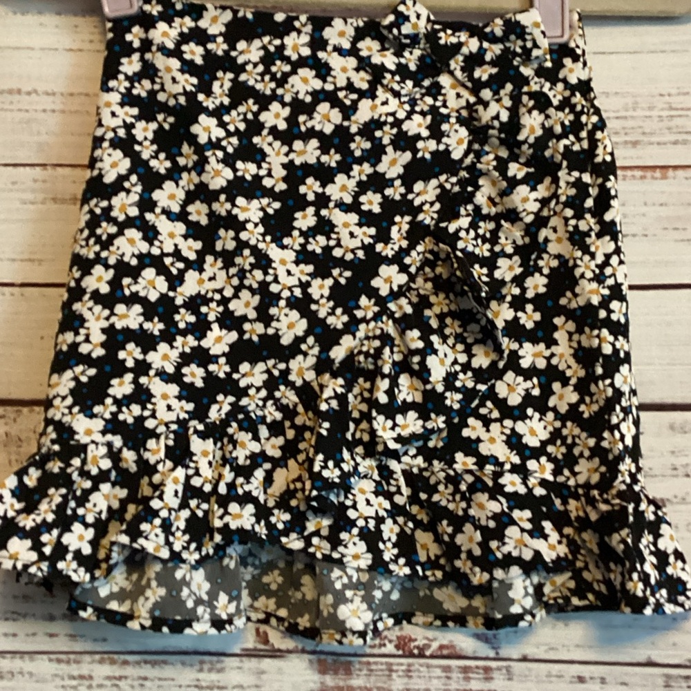 SHEIN Black and White Floral Ruffle Skirt